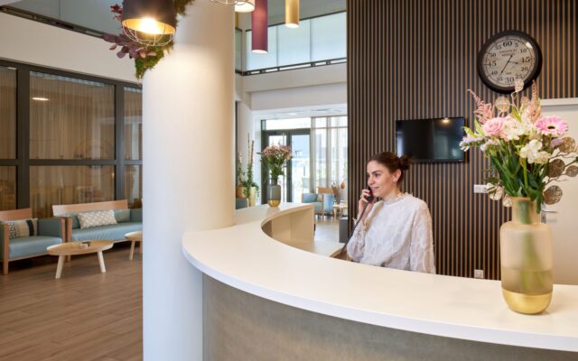 LesGirandieres_Echirolles-Accueil_hotesse