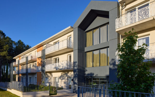 Résidence seniors Oui Seniors Saint-Paul-lès-Dax : la façade de nuit